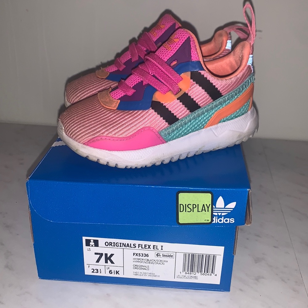 Girls tennis shoes